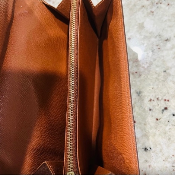 Louis Vuitton Authentic monogram print Louis Vuitton wallet - Picture 3 of 13